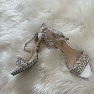 Nina Silver Glitter Heels | Size 7.5